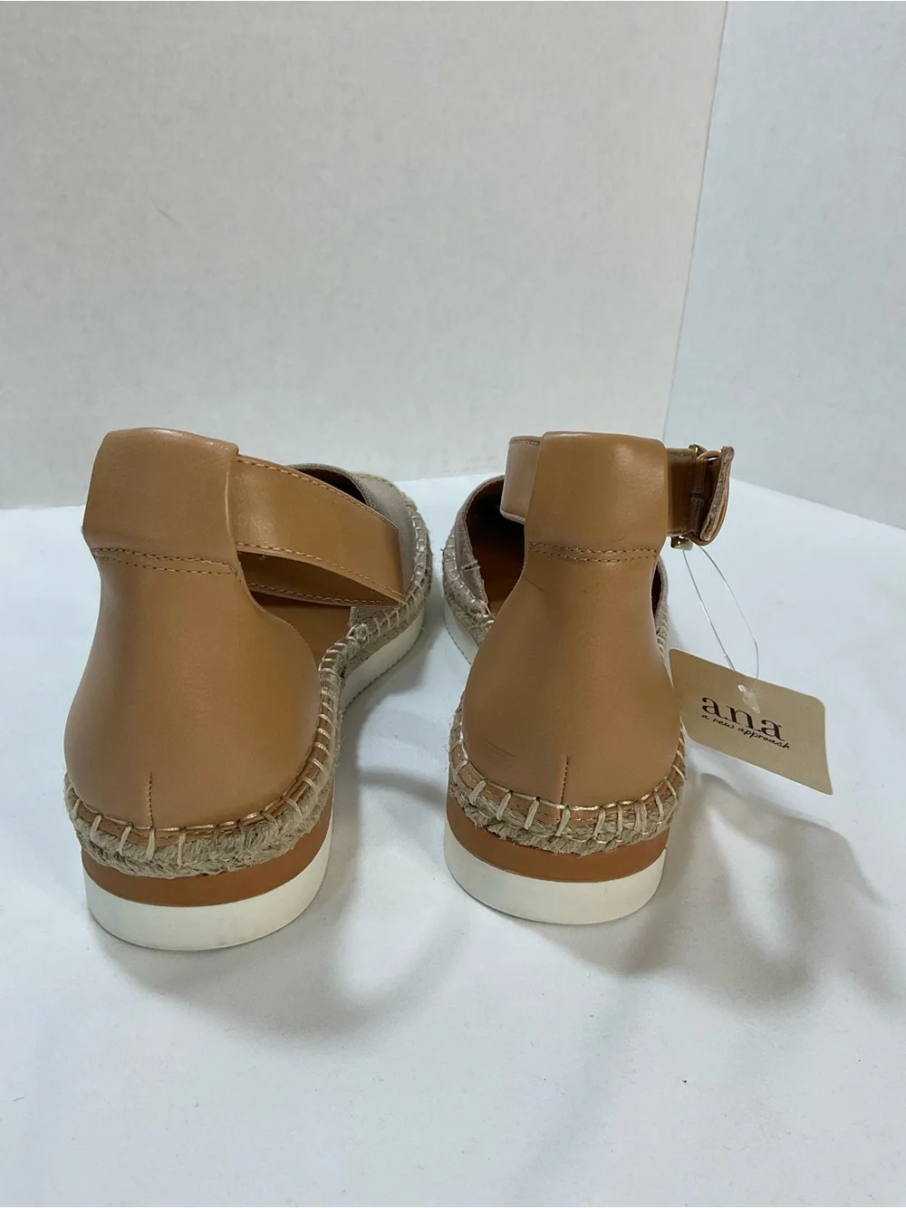 a.n.a lightweight canvas